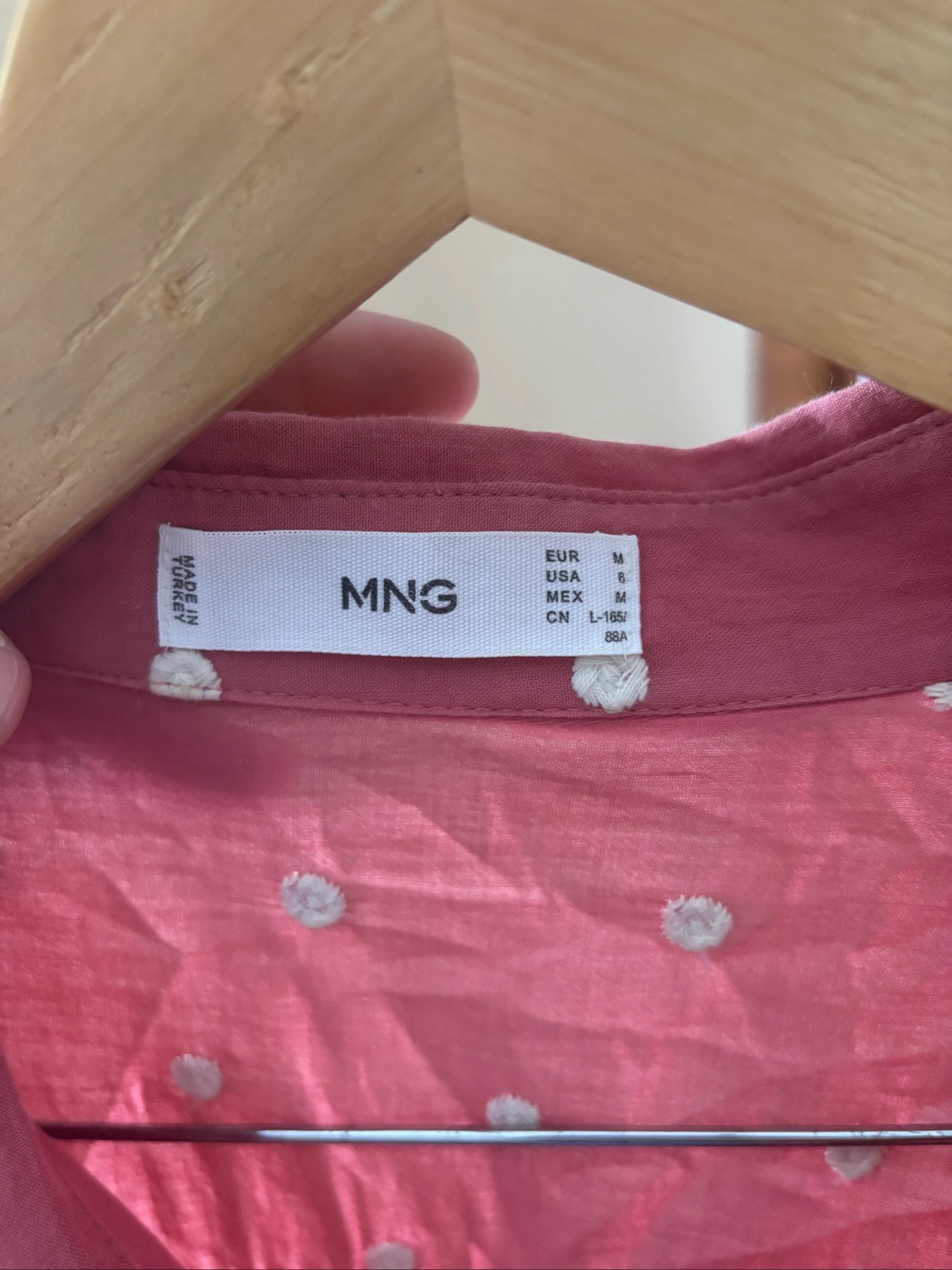 Camisa rosa con apliques blancos – photo 3
